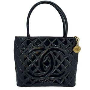 Auth Chanel Medallion Bag Black Patent Gold Hardware